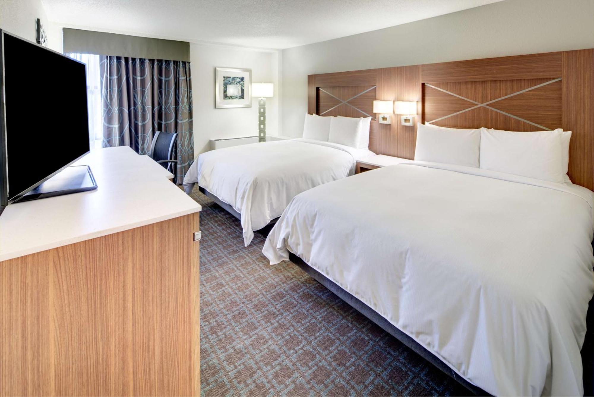 Hotel Doubletree By Hilton Milwaukee Downtown Exterior foto