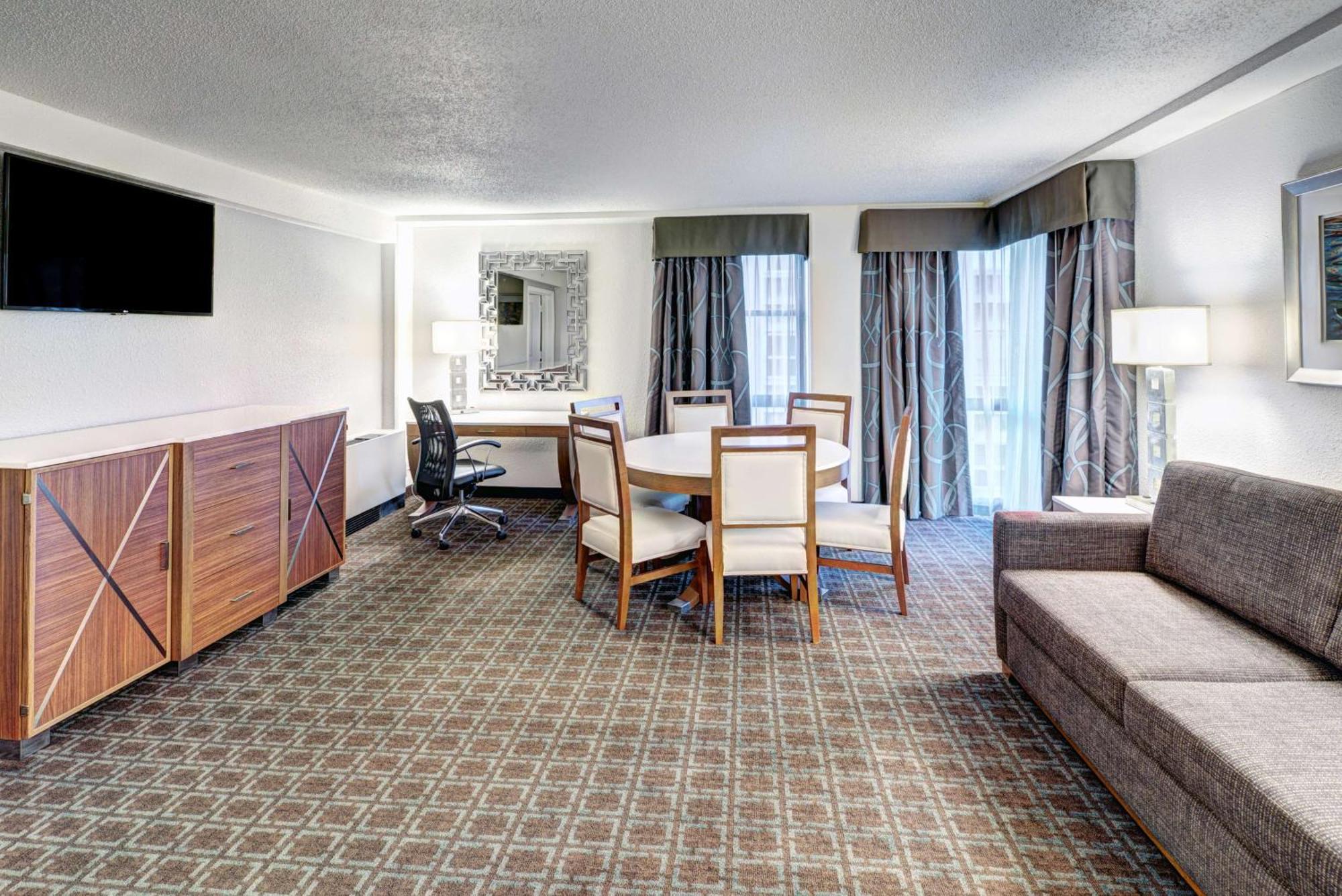 Hotel Doubletree By Hilton Milwaukee Downtown Exterior foto